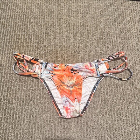 Victoria’s Secret Strappy Side Cheeky Bikini Bottoms - Picture 1 of 3